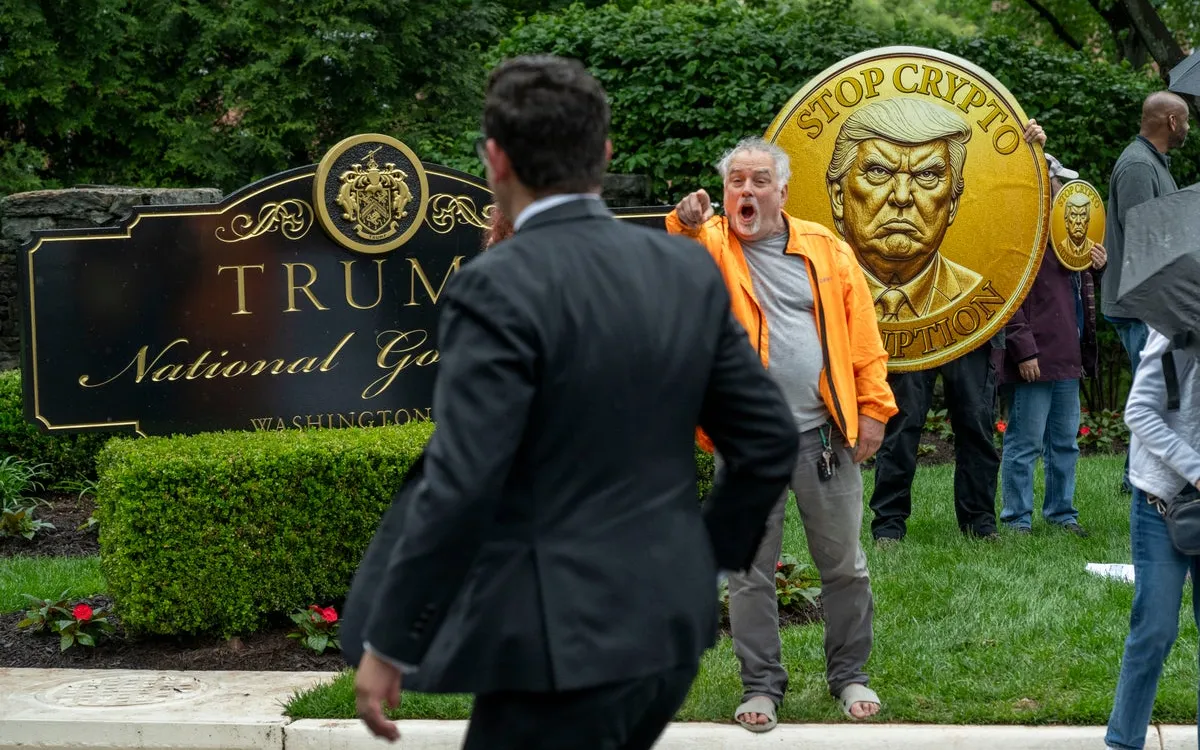 Protest Erupts as Trump Hosts $1.5 Million Cryptocurrency Dinner