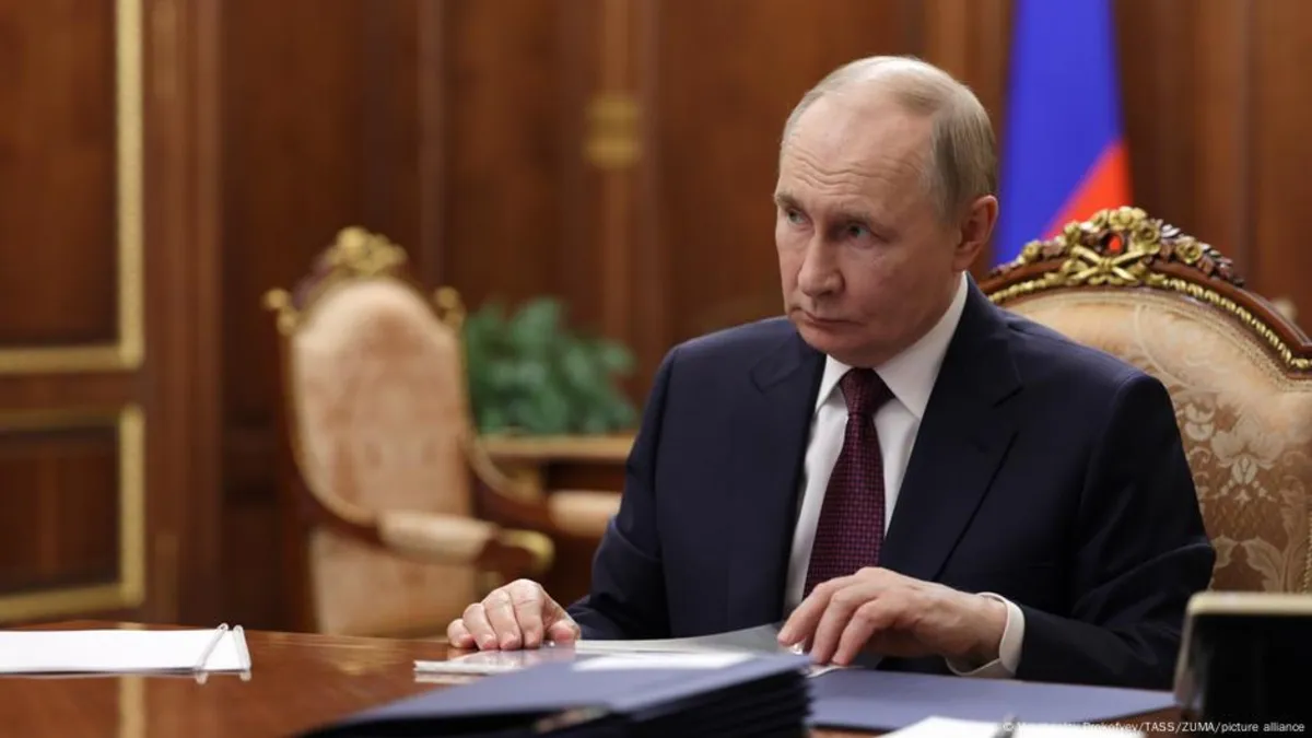 Putin Declares Western Troops in Ukraine 'Legitimate Targets'