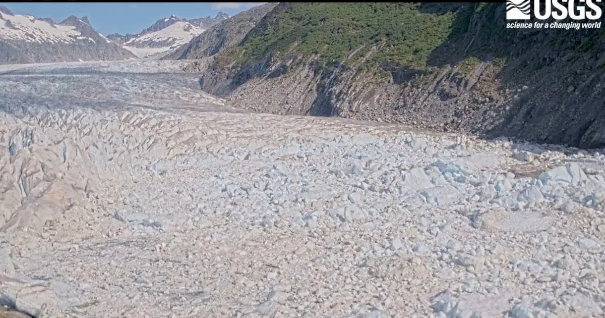 Record Flood Threatens Juneau: Residents Evacuate as Mendenhall Glacier's Ice Dam Breaks