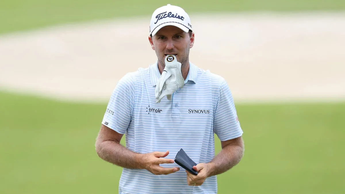 Russell Henley Soars to Lead with Flawless 9-Under 61 at 2025 Tour Championship
