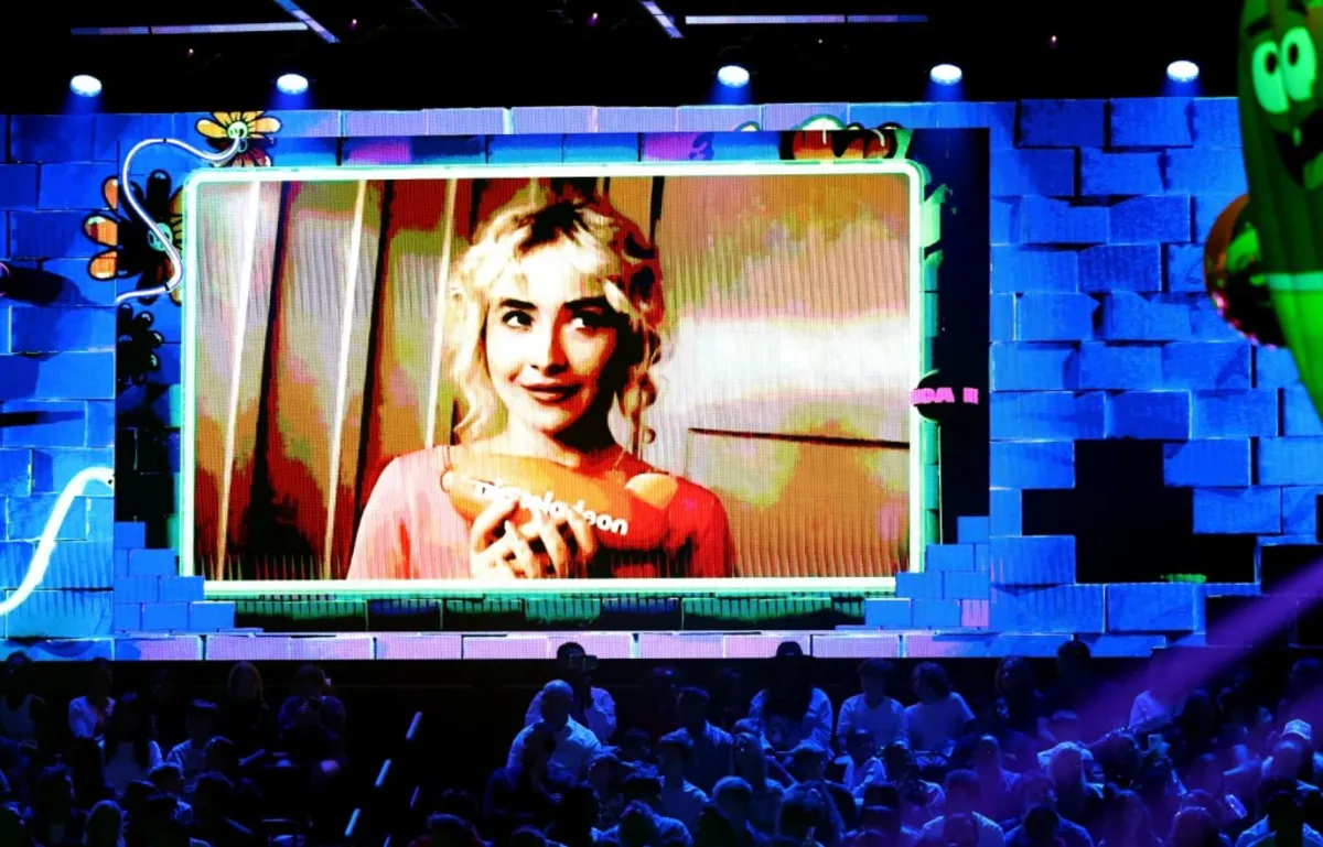 Sabrina Carpenter Dominates 2025 Kids’ Choice Awards with Three Wins!