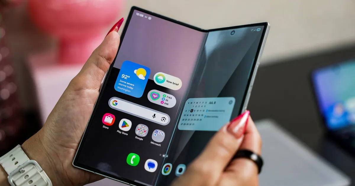 Samsung Aims for AI-Driven Smartphone Leadership Amidst Fierce Competition
