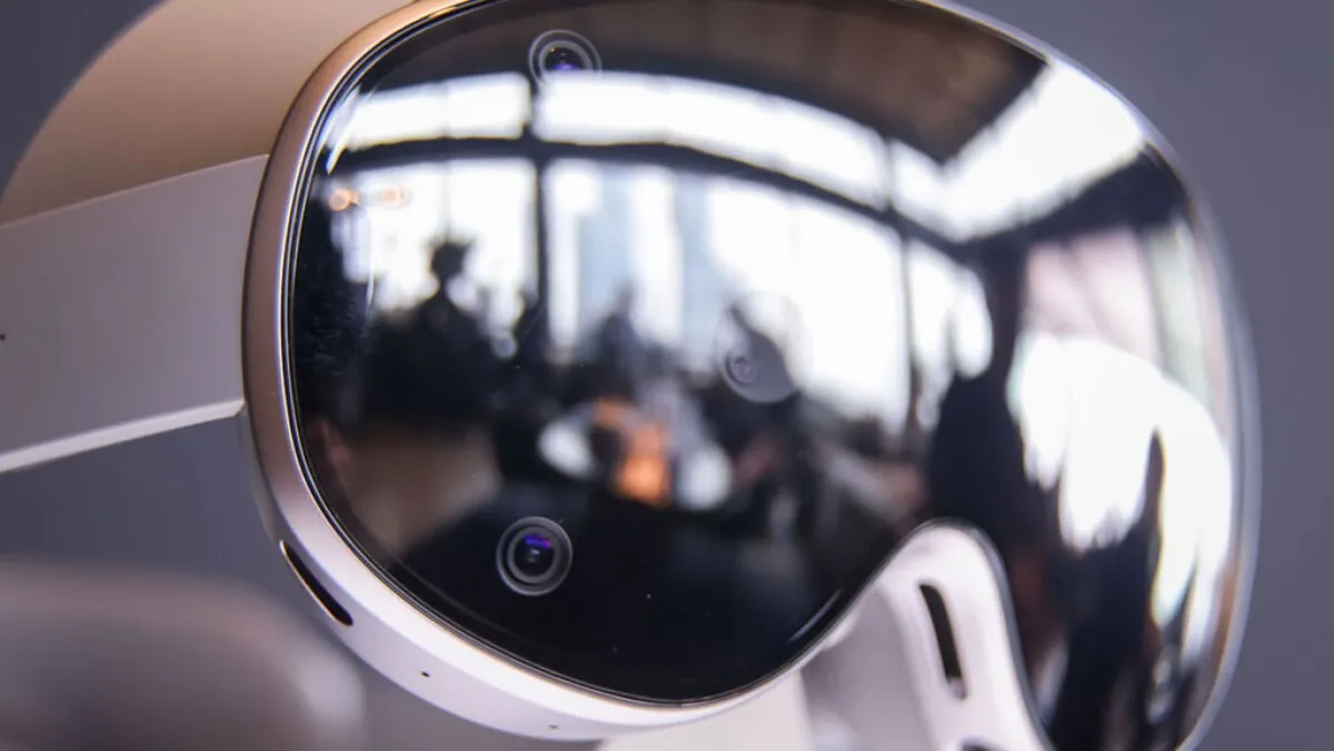 Samsung Galaxy XR vs. Meta Quest 3: The Battle of XR Headsets