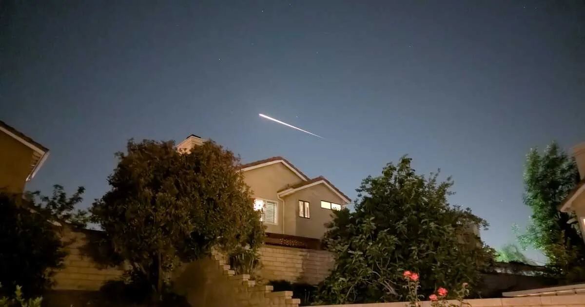 Sonic Boom Shakes LA: SpaceX Dragon Capsule Makes Historic Return