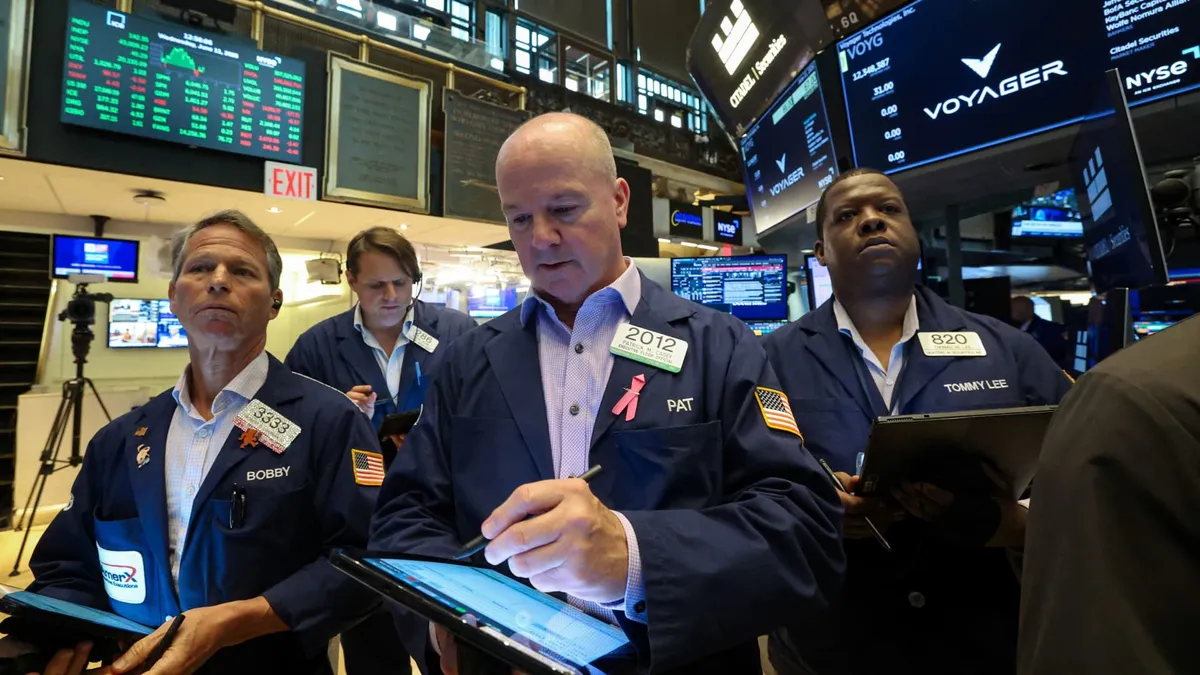 S&P 500 Futures Dip as Wall Street Faces Choppy Market Ahead of Key Economic Data