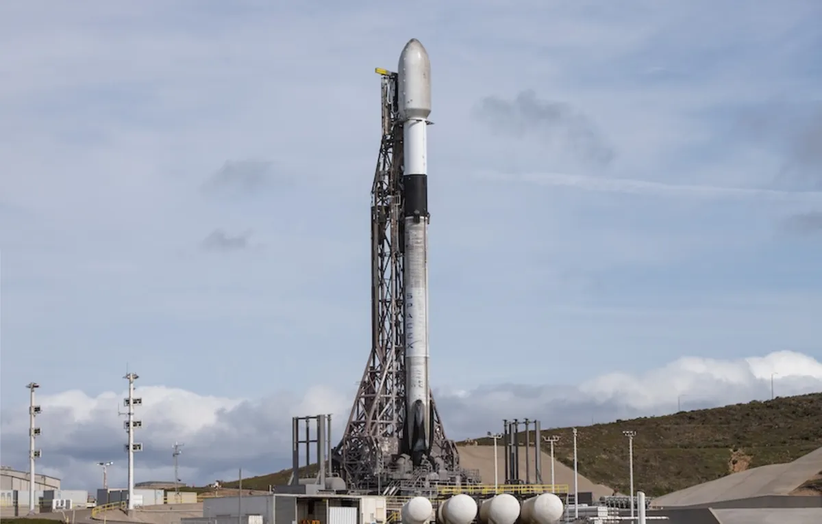 SpaceX Launch Delayed: Falcon 9 Set to Deploy 26 Starlink Satellites