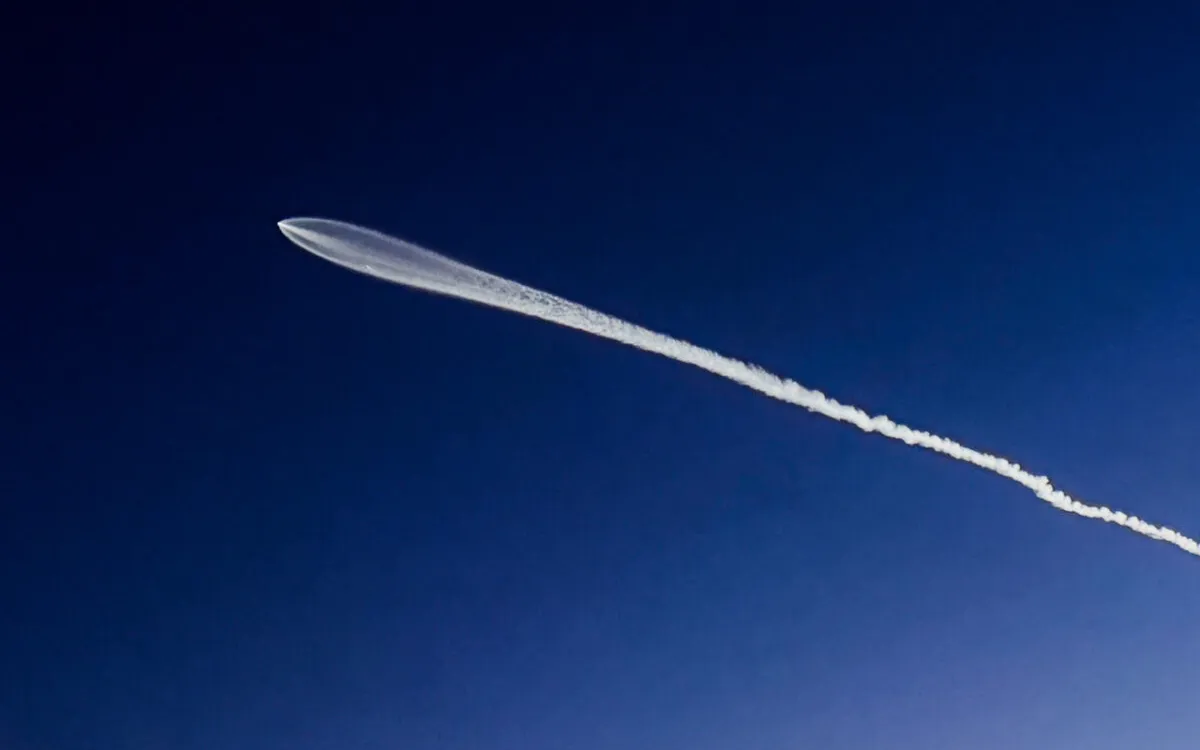 SpaceX Launch Lights Up California Skies: Falcon 9 Sends 26 Starlink Satellites into Orbit