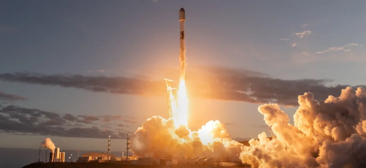 SpaceX Launches 28 New Starlink Satellites in Historic 550th Falcon 9 Mission