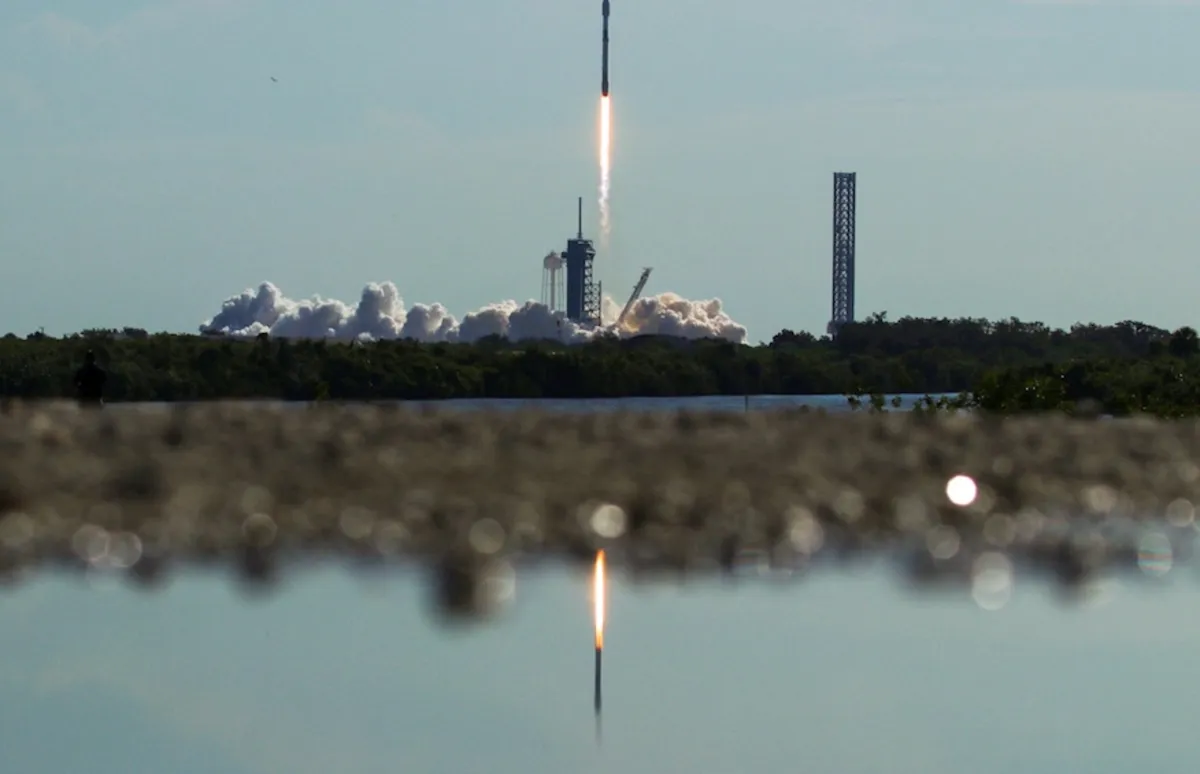 SpaceX Successfully Launches 27 Starlink V2 Mini Satellites from Kennedy Space Center