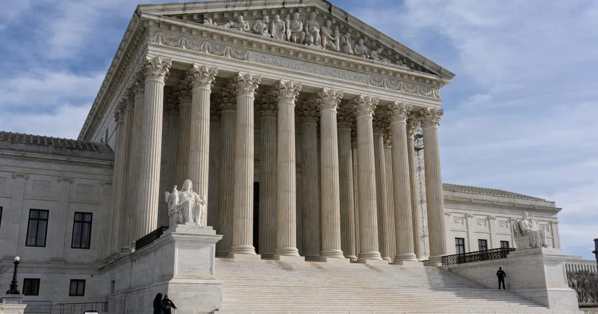 Supreme Court Blocks Fast-Track Deportations of Venezuelan Detainees