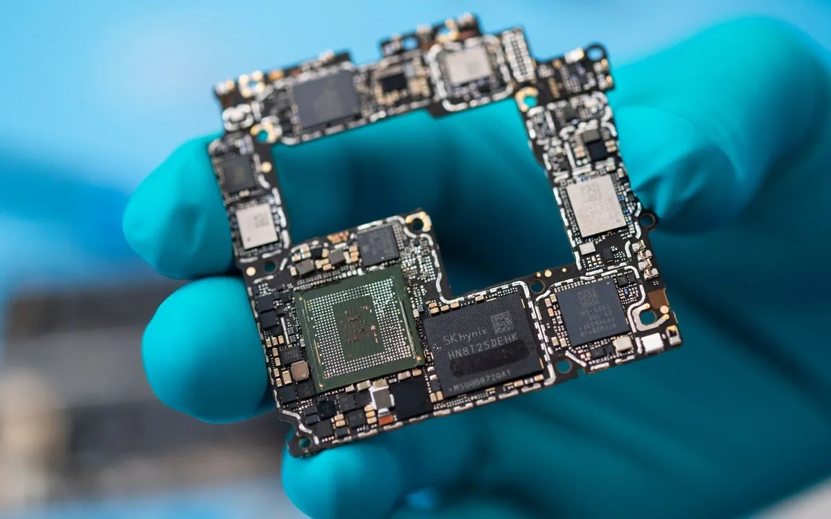 Taiwan Strikes Back: Blacklists Huawei and SMIC in AI Chip War