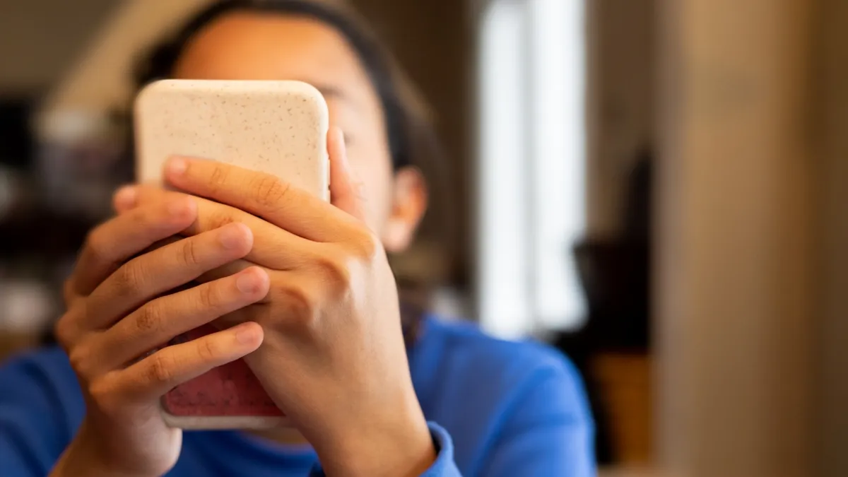 The Alarming Link Between Screen Addiction and Teen Suicide Risk
