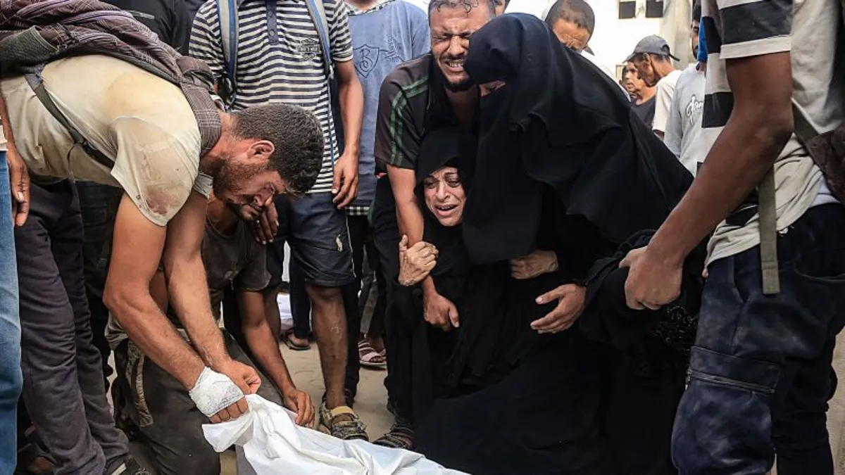 Tragic Toll: Israeli Troops Open Fire on Gazans Seeking Food Aid, 32 Killed