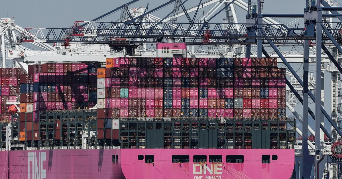 Trump Administration Pushes Forward with Tariffs Despite Court Ruling