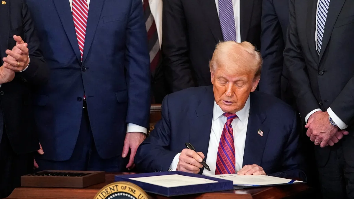 Trump Signs Landmark Cryptocurrency Bill: The GENIUS Act Revolutionizes Stablecoins