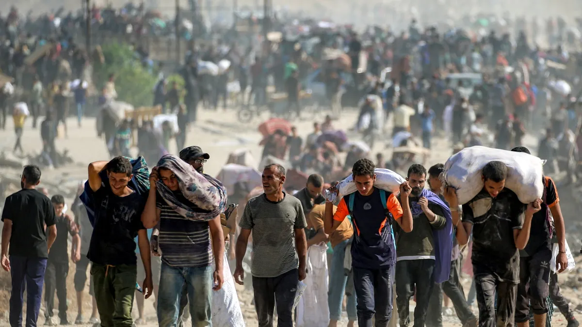 Trump Urges Hamas to Seize Opportunity for Peace Amid Reduced Israeli Airstrikes
