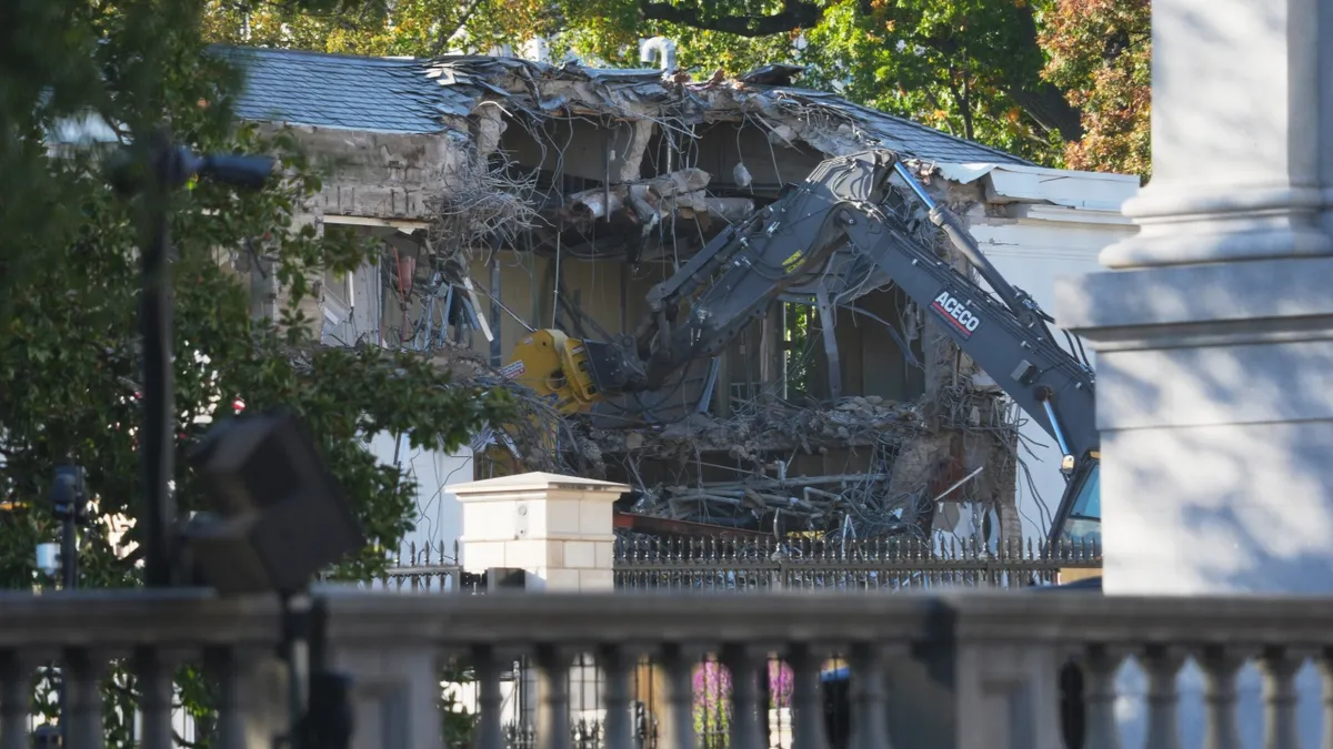 Trump's $250 Million White House Ballroom Construction Begins Amid Controversy