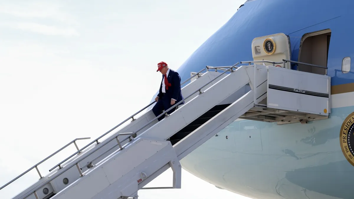 Trump's Controversial Plan to Accept Luxury Plane from Qatar: A Constitutional Dilemma