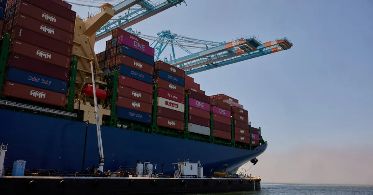Trump's Economic Team Vows to Maintain Tariffs Despite Court Ruling