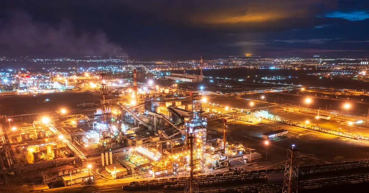 Trump's Sanctions on Russian Oil Giants Trigger Surge in Global Oil Prices