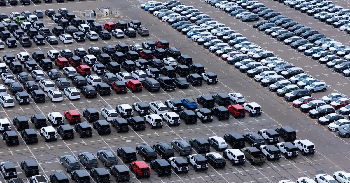 U.S. Retail Sales Surge Amid Economic Concerns