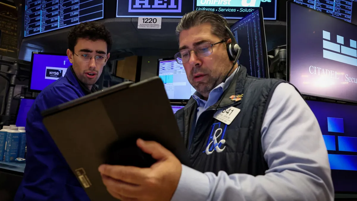U.S. Stock Futures Dip as Trump Removes Fed Governor: What It Means for Investors