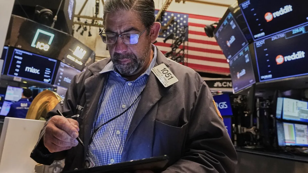 Wall Street Reacts to Disappointing Inflation Report Amid Big Tech Gains