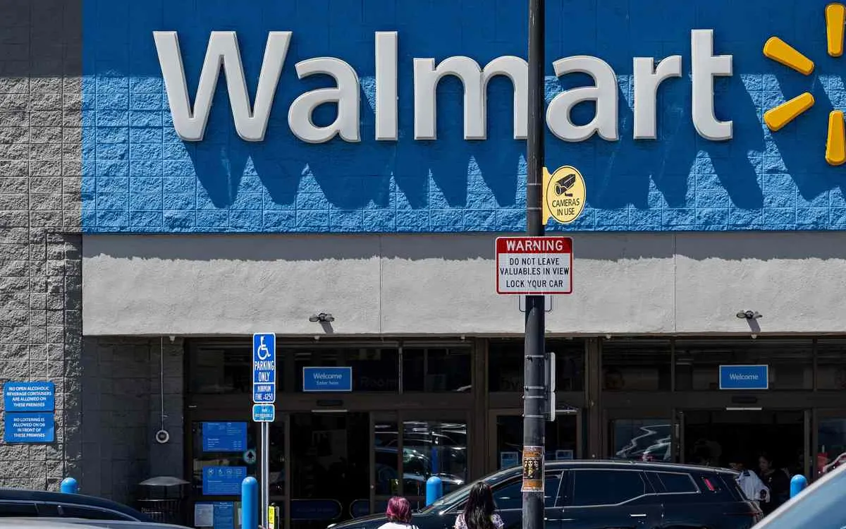 Walmart Shares Dip Despite Strong Revenue Growth: What You Need to Know