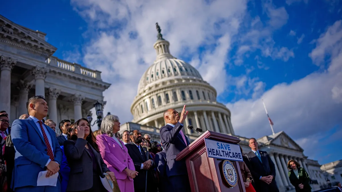Warning Signs for Republicans: Poll Reveals Democrats' 14-Point Lead Ahead of 2026 Midterms