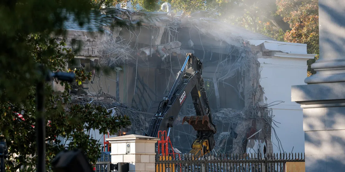 White House East Wing Demolition Sparks Controversy Amid $250 Million Renovation